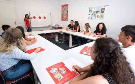 005-augsburg-classroom-36100440544-o.jpg.webp