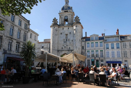 lunch-time-in-the-historical-town-1030x690.jpg