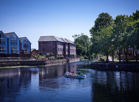 chichester-canal-boat-ride.png