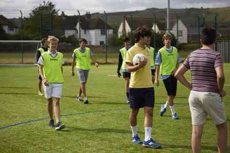 boys-football-group.jpg