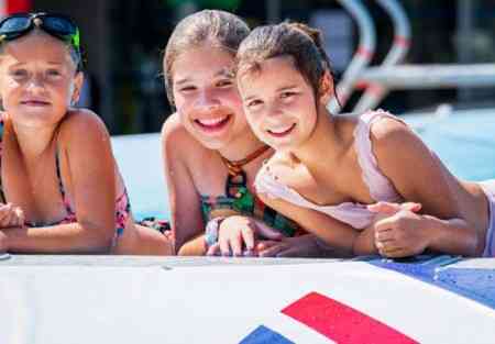 girls-premium-720x500.jpg.webp