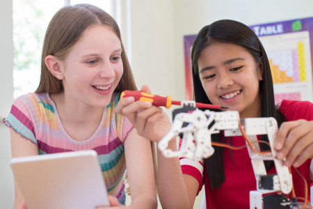 girls-working-together.jpg
