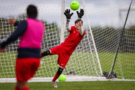 liverpool-fc-football-goalkeeper-camp-1.jpg