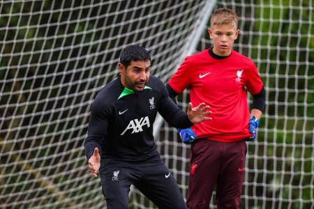 liverpool-fc-football-goalkeeper-camp.jpg